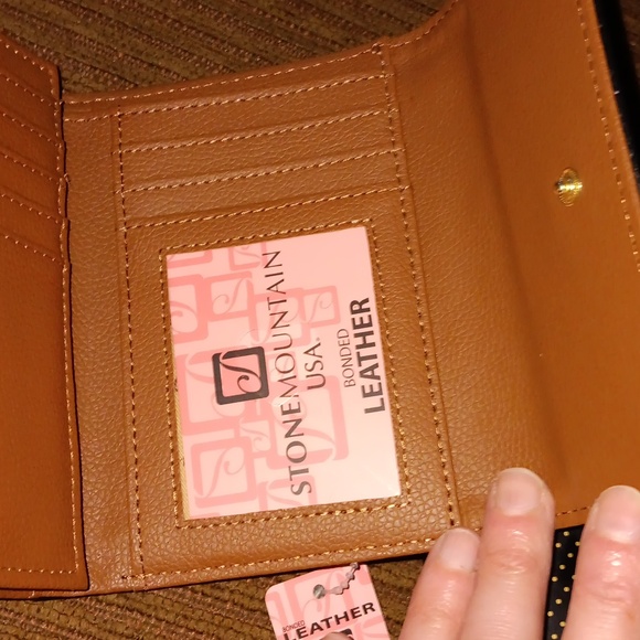 NWT Stone Mountain Spring Bloom Embossed Bonded Leather Wallet in Gift Box - Picture 8 of 13